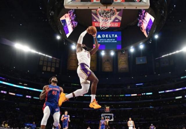 开云登录入口-火药味未达到期待 三巨头合砍83分湖人稳收胜利