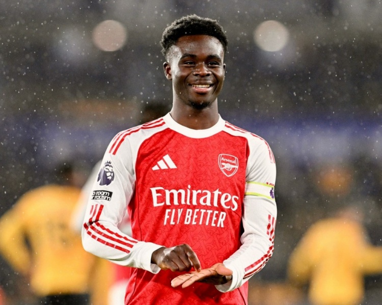 开云-值得纪念！萨卡社媒晒照，庆祝达成阿森纳生涯300场里程碑+取胜