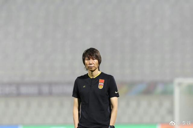 开云平台-李铁：20年从国脚到国足主帅 微笑面对成功或失败